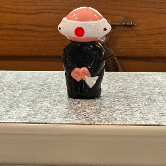 Maid and Butler Salt and Pepper Shakers - Picture 10 of 15